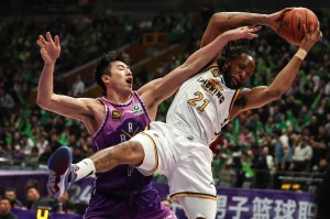 金年会官方网站-今晚武汉三镇调整名单以备NBA常规赛；篮板制胜环节打磨；底气十足；训练强度明显提升(武汉三镇赛程表)